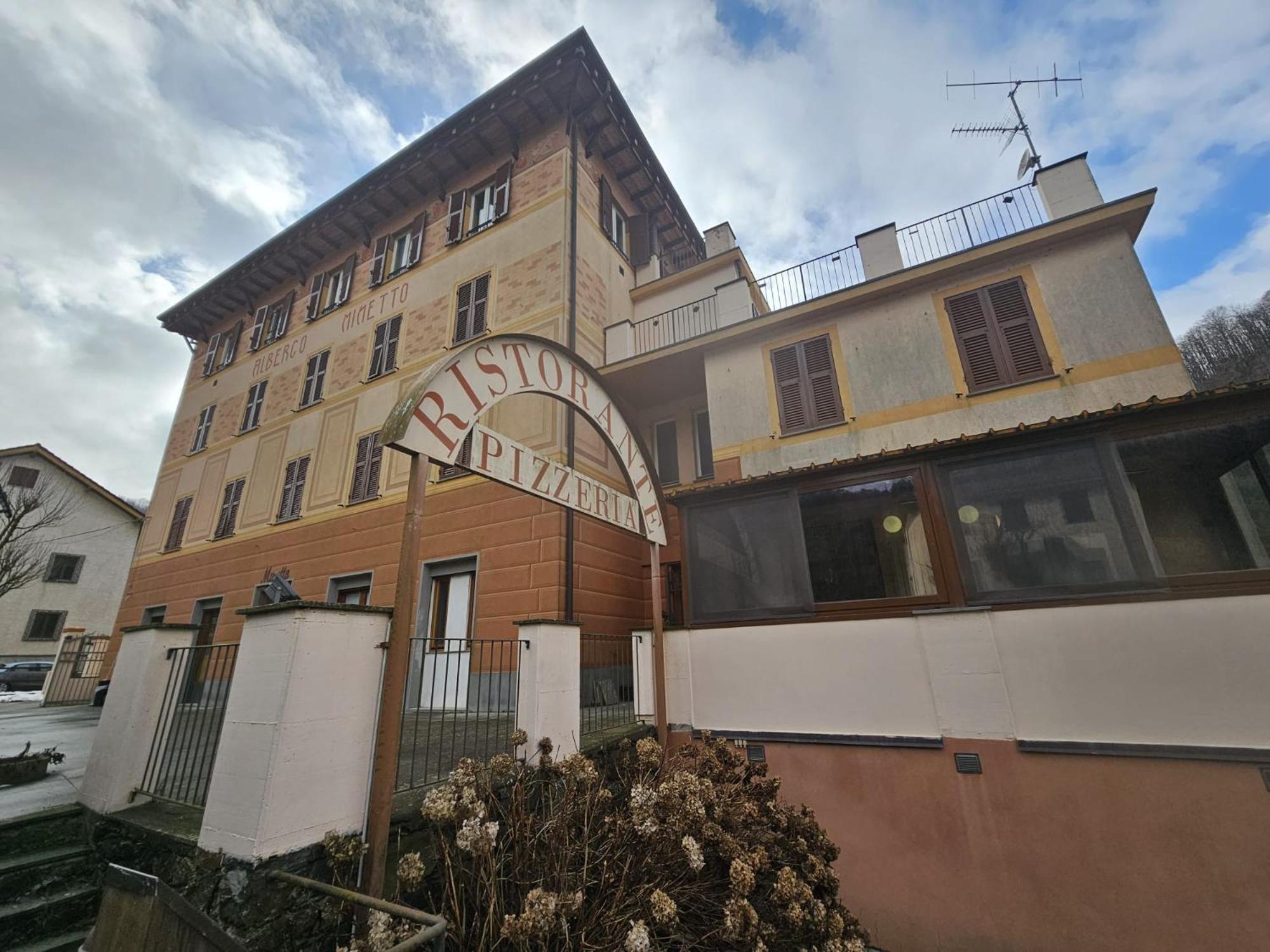 Albergo Minetto Martina Olba Екстер'єр фото